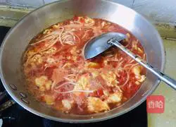 Illustration of how to make tomato sauce and egg handmade noodles 9