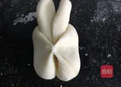 Illustration of how to make Little White Rabbit Steamed Buns 11