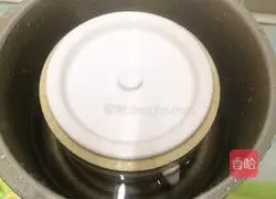 Illustration of how to make braised black chicken soup 6