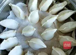 Illustration of how to make hot noodle dumplings 17