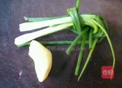 White Illustration of how to make radish bone soup 3