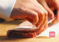 Illustration of how to make golden fried steak 1