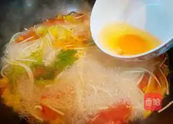 Illustration of how to make fresh vegetable and egg noodles 6