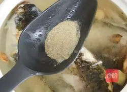 Illustration of how to make fish head and tofu soup 11