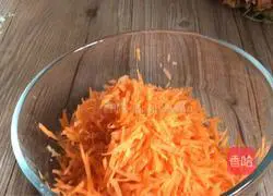 Illustration of how to make carrot and beef pot stickers 5