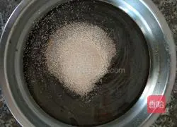 Illustration of how to cut steamed buns with brown sugar knife 3