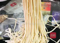 Illustration of homemade hand-rolled noodles 3