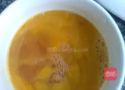 Illustration of how to make fried noodles with egg and sausage 1