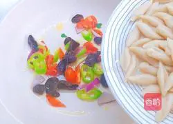 Illustration of how to make stir-fried scissor noodles with seasonal vegetables 9