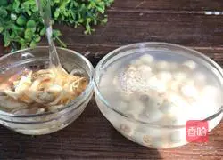 Illustration of how to make healthy and slimming white fungus soup 1