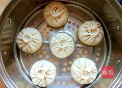 Illustration of how to make pork and cabbage buns 7