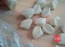 Illustration of how to make dumplings stuffed with radish and meat residue 8