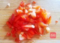 Illustration of how to use golden needle ribbons to welcome the New Year 2