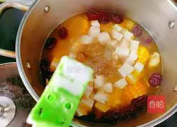 Illustration of how to make mushroom and chicken soup 14