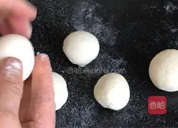 Illustration of how to make little elephant steamed buns 2
