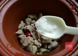 Illustration of how to make Codonopsis pilosula and Astragalus mutton soup 10