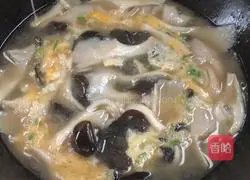 Illustration of how to make oyster mushroom and egg soup 13