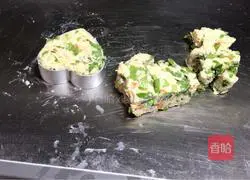 Illustration of how to make egg and bean dregs cake 5