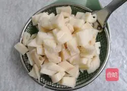 Illustration of how to make cold lotus root 7