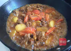 Illustration of how to stew beef brisket with potatoes and tomatoes 11