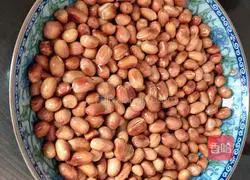 Illustration of how to mix spinach with vermicelli 2