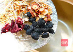 Illustration of how to make Osmanthus and Sour Plum Soup 1