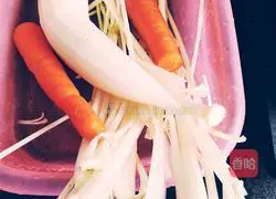 Illustration of how to make radish and pig's trotter soup 1