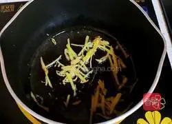 Illustration of how to make salted egg and winter melon soup 2