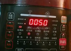 Illustration of how to make morels, king oyster mushrooms and scallops chicken soup 6