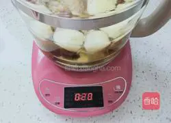 Illustration of how to make apple, longan and wolfberry soup 7