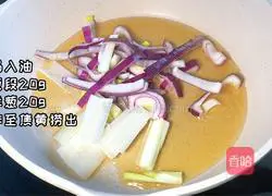 Illustration of how to make noodles with scallion oil and minced meat 1