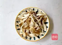 Illustration of how to make egg and mushroom soup 3