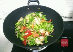 Illustration of how to make fried meat with garlic sprouts 7