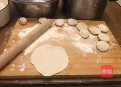 Illustration of how to make celery and pork dumplings 6