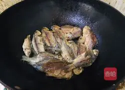 Wild crucian carp and winter melon soup recipe 4