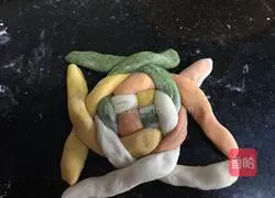 Illustration of how to make hydrangea steamed buns 11