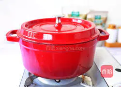 Illustration of how to make coconut chicken soup 6