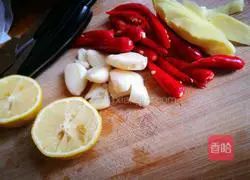  Illustration of how to make spicy and sour pickled radish 1