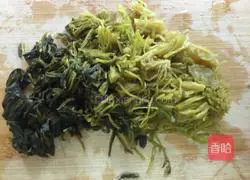 Illustration of how to make shredded pork noodles with pickled vegetables 2