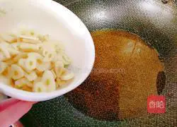 Illustration of how to make toothpick beef 15