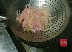 Illustration of how to make pickled pepper chicken offal 3