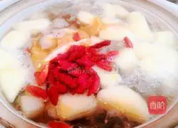 Illustration of how to make New Year's Eve dessert fruit and white fungus soup 8