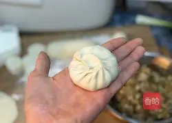 Illustration of how to make soup dumplings 8