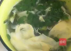 Illustration of how to make coriander and egg soup 13