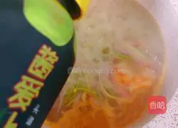 Illustration of how to make colorful shrimp noodles 9