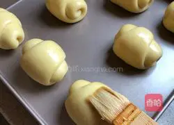 Classic butter Illustration of how to make a roll 9