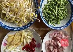 How to make steamed braised noodles 1