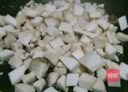 Illustration of how to stir-fry king oyster mushrooms with meat 4