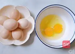 Illustration of how to make soba noodle and egg salty cakes 1