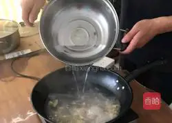 Illustration of how to make a bowl of pig blood and tofu soup in winter 3